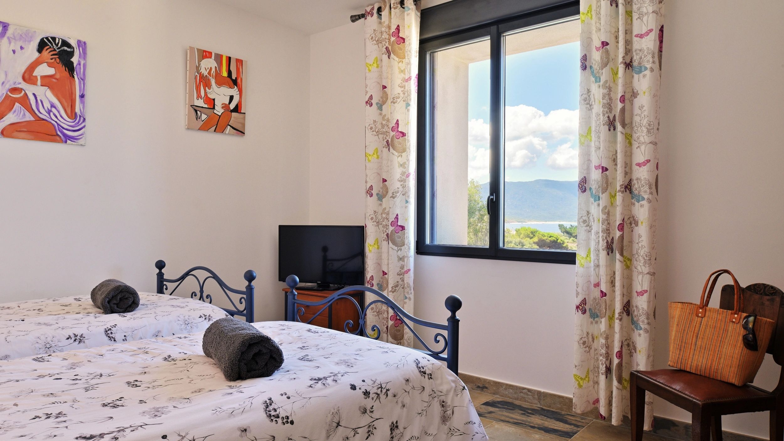 Chambre moderne dans villa de charme à Propriano